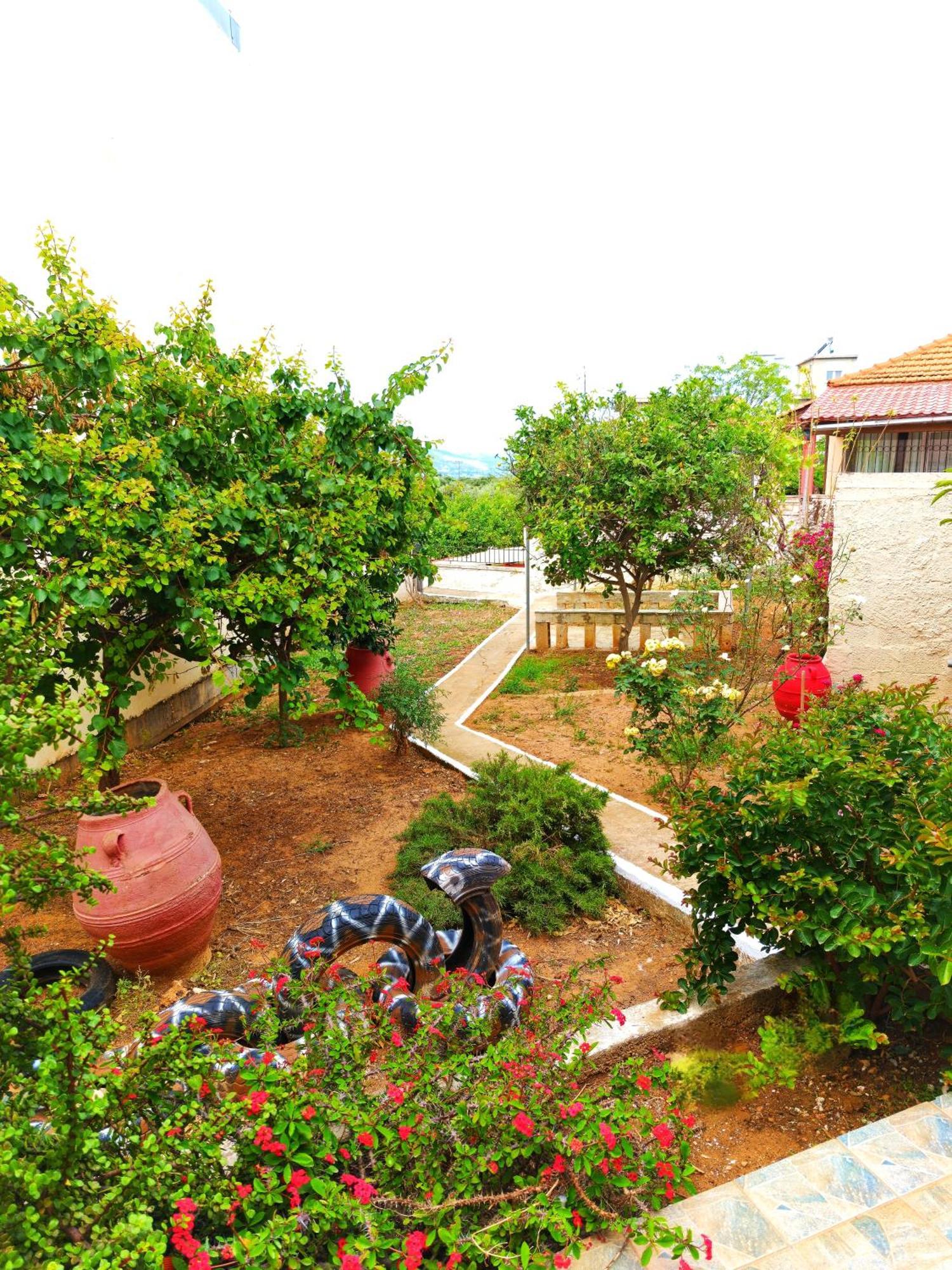 With A Garden Апартаменты Sternai